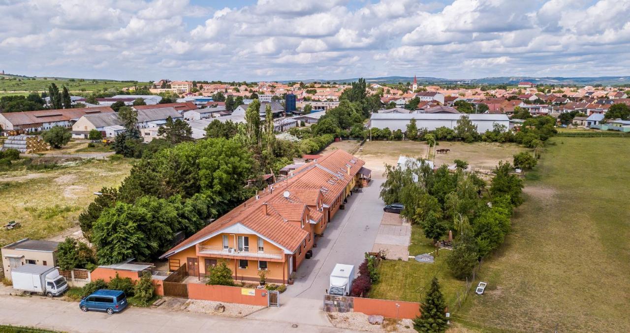 Penzion U Dablova Kopyta Rakvice ภายนอก รูปภาพ